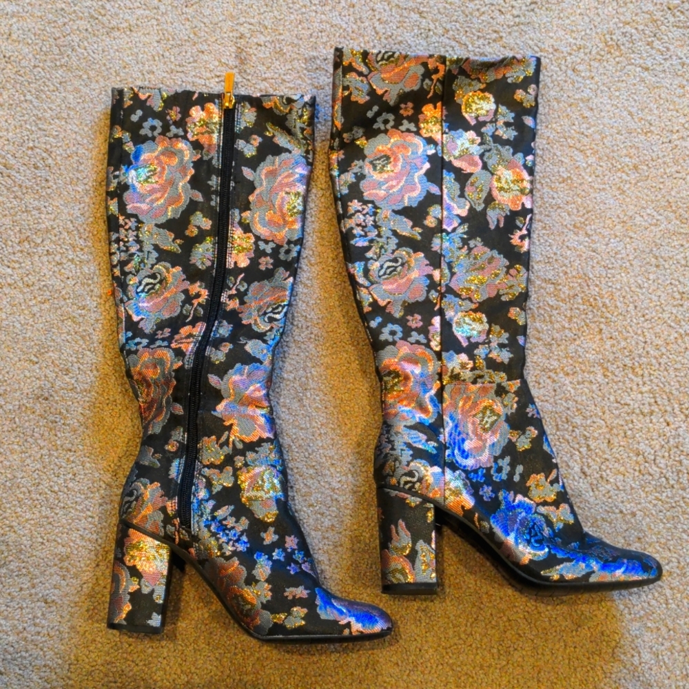 Kenneth Cole Reaction gorgeous brocade Time to Step knee high boots